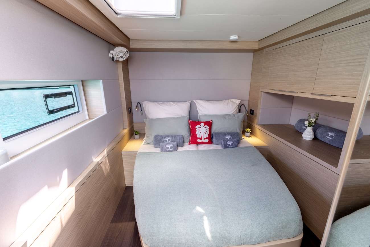 VALINOR(Mediterranean)Lagoon 55 - VIP cabin