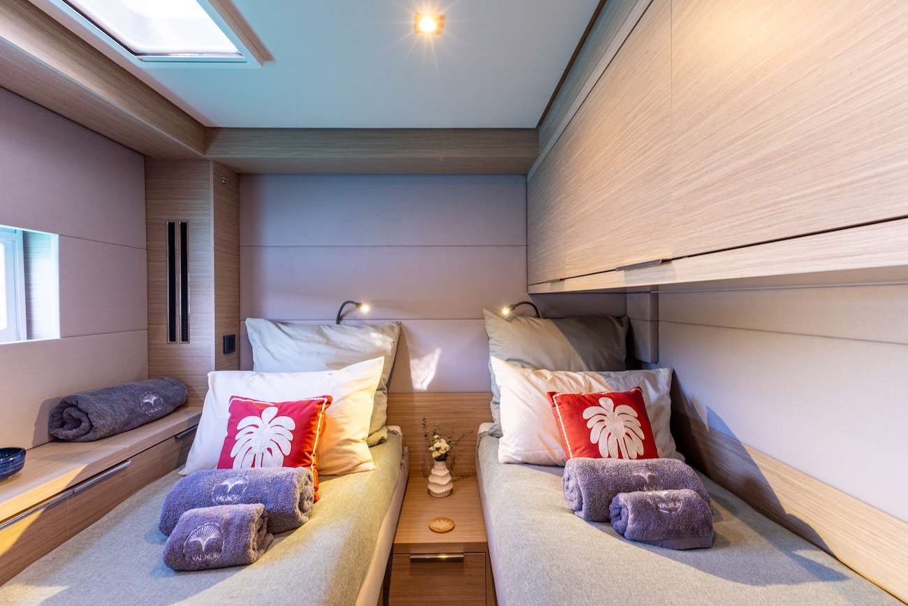 VALINOR(Mediterranean)Lagoon 55 - twin cabin