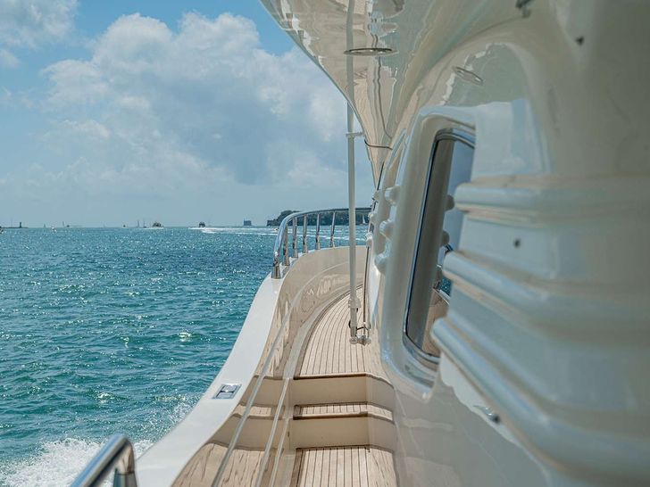 ROCK MOON Posillipo Technema 70 - side walkway ROCK MOON Posillipo Technema 70 - side walkway