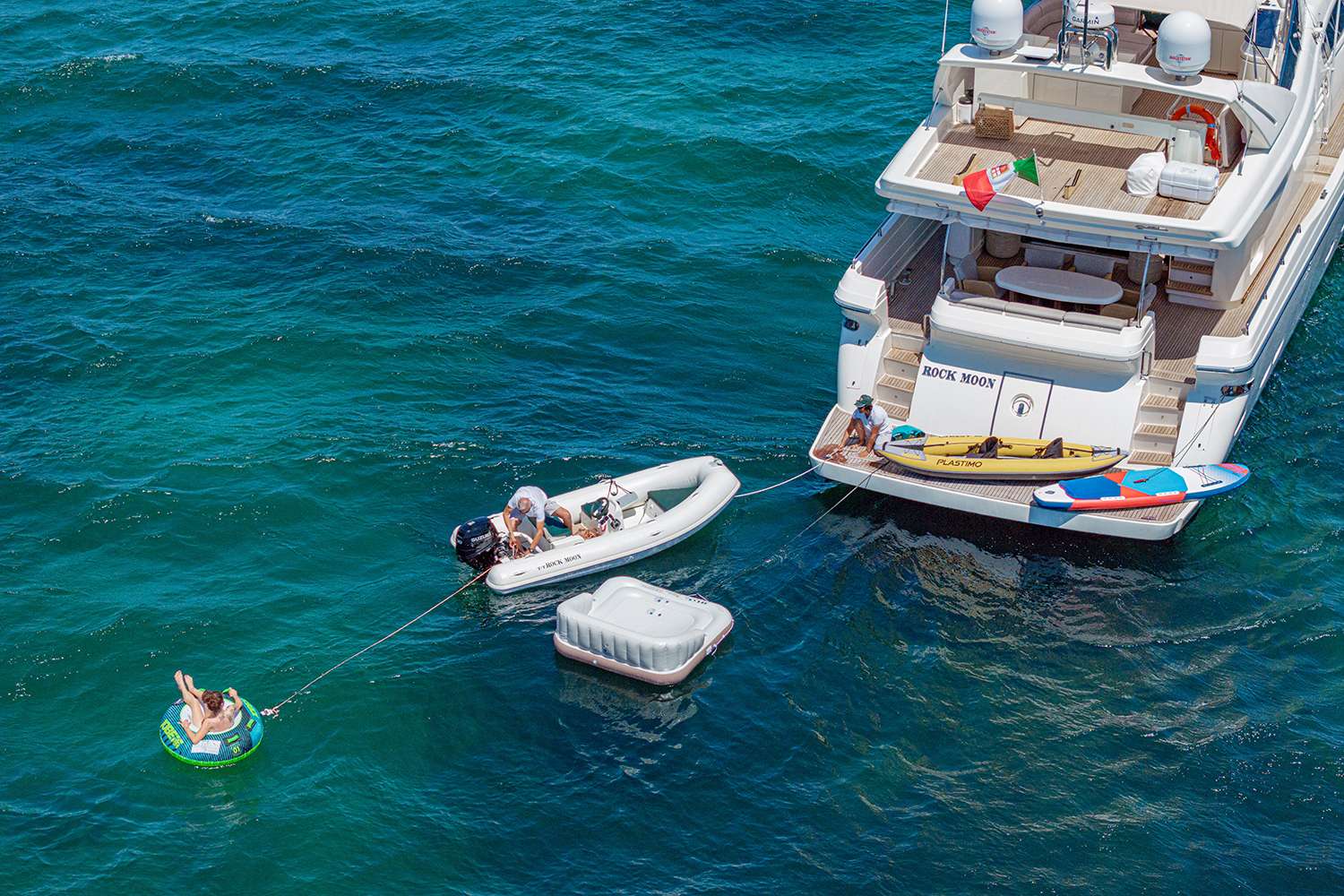ROCK MOON Posillipo Technema 70 - aerial aft shot
