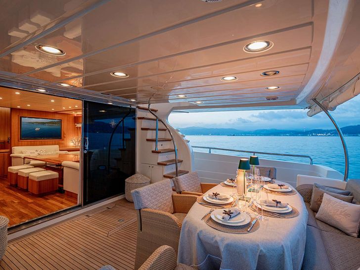 ROCK MOON Posillipo Technema 70 - alfresco dining set up ROCK MOON Posillipo Technema 70 - alfresco dining set up