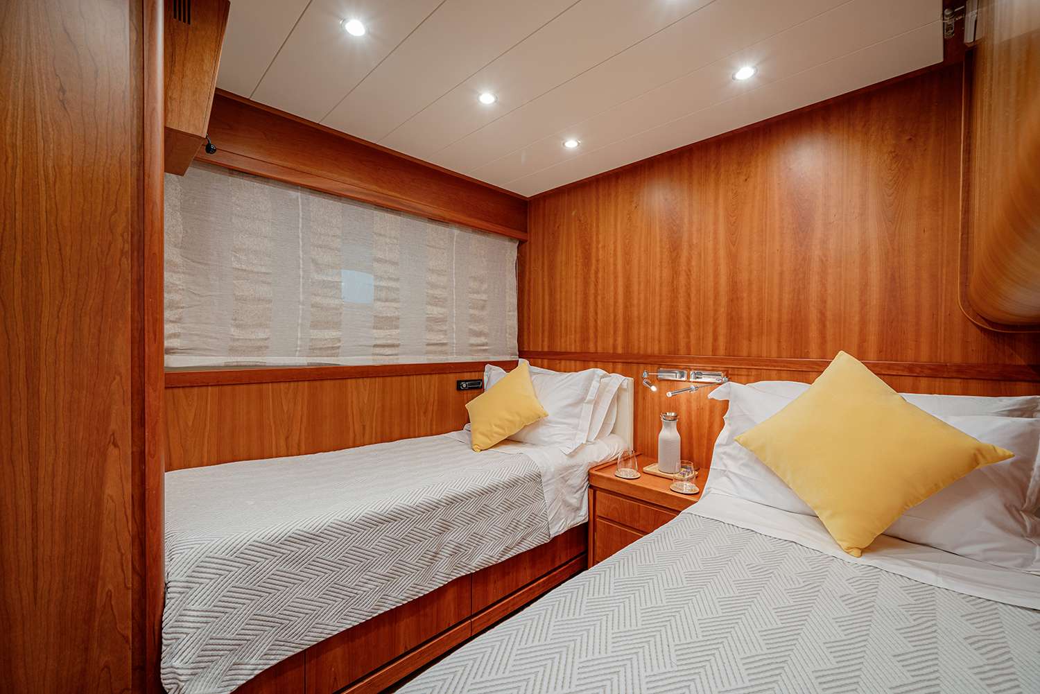 ROCK MOON Posillipo Technema 70 - twin cabin
