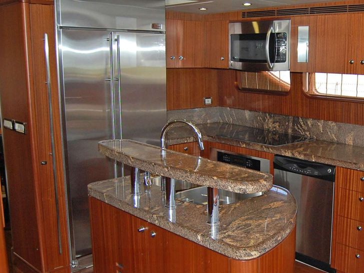 JUS CHILL'N Cheoy Lee Bravo 84 - indoor bar JUS CHILL'N Cheoy Lee Bravo 84 - indoor bar