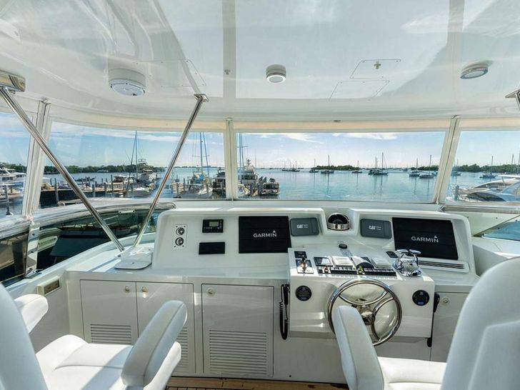 JUS CHILL'N Cheoy Lee Bravo 84 - sun deck helm JUS CHILL'N Cheoy Lee Bravo 84 - sun deck helm