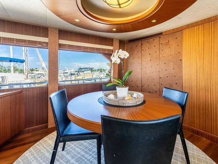 JUS CHILL'N Cheoy Lee Bravo 84 - indoor dining area JUS CHILL'N Cheoy Lee Bravo 84 - indoor dining area