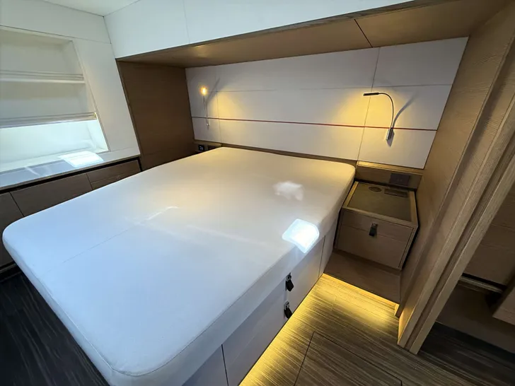 XQUISITE HYBRID Xquisite 60 Solar Power - Primary Cabin XQUISITE HYBRID Xquisite 60 Solar Power - Primary Cabin