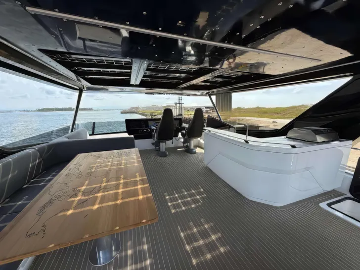 XQUISITE HYBRID Xquisite 60 Solar Power - Flybridge and Helm XQUISITE HYBRID Xquisite 60 Solar Power - Flybridge and Helm