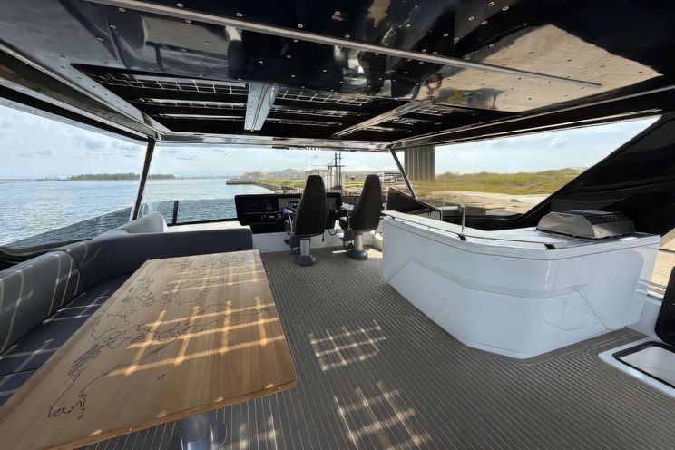 Charter Yacht XQUISITE HYBRID - Xquisite 60 Solar Power - 3 Cabins - Nassau - Exuma - Bahamas