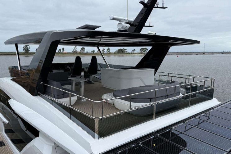 Charter Yacht XQUISITE HYBRID - Xquisite 60 Solar Power - 3 Cabins - Nassau - Exuma - Bahamas
