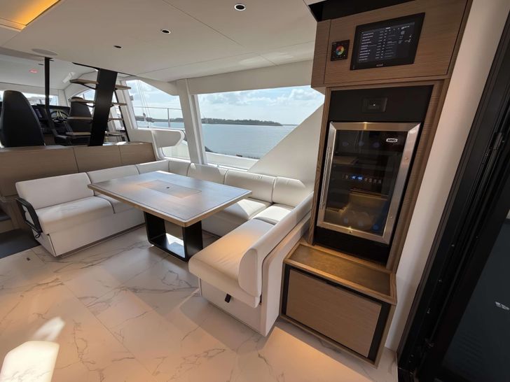 XQUISITE HYBRID Xquisite 60 Solar Power - Indoor Dining XQUISITE HYBRID Xquisite 60 Solar Power - Indoor Dining