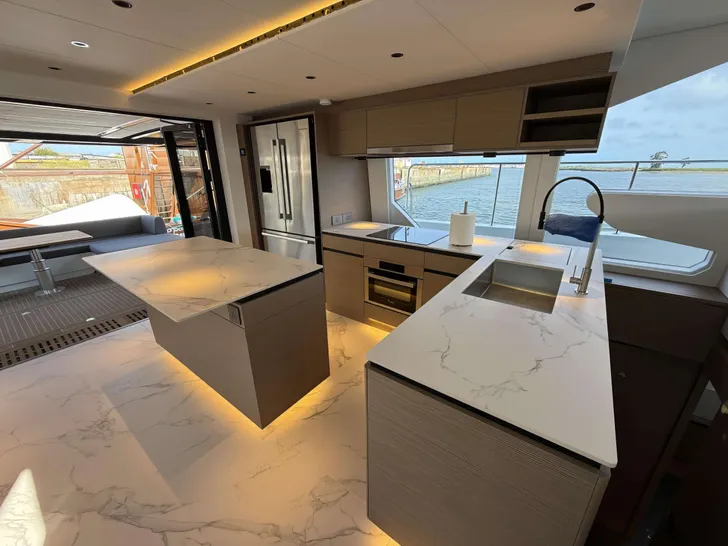 XQUISITE HYBRID Xquisite 60 Solar Power - Galley XQUISITE HYBRID Xquisite 60 Solar Power - Galley