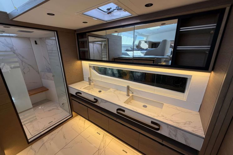 Charter Yacht XQUISITE HYBRID - Xquisite 60 Solar Power - 3 Cabins - Nassau - Exuma - Bahamas