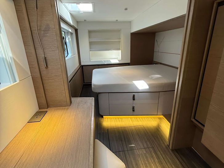 XQUISITE HYBRID Xquisite 60 Solar Power - Guest Bedroom XQUISITE HYBRID Xquisite 60 Solar Power - Guest Bedroom