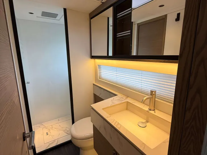 XQUISITE HYBRID Xquisite 60 Solar Power - Guest Bathroom XQUISITE HYBRID Xquisite 60 Solar Power - Guest Bathroom