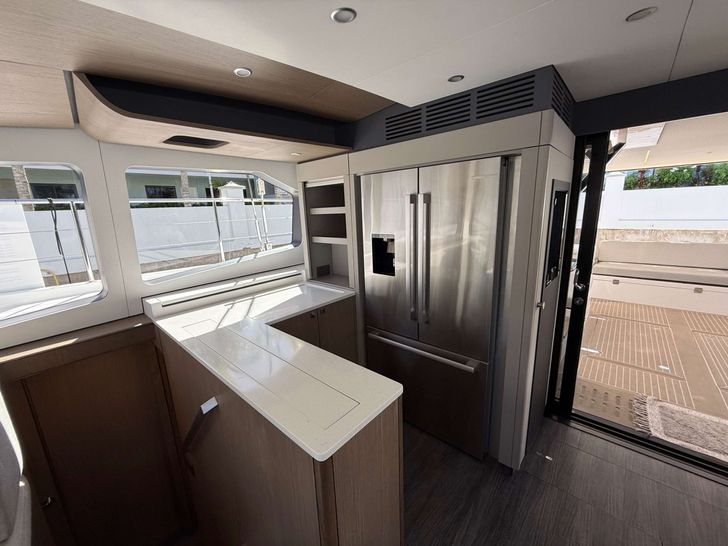 FLYING WHALE Xquisite Sixty Solar Sail - refrigerator FLYING WHALE Xquisite Sixty Solar Sail - refrigerator