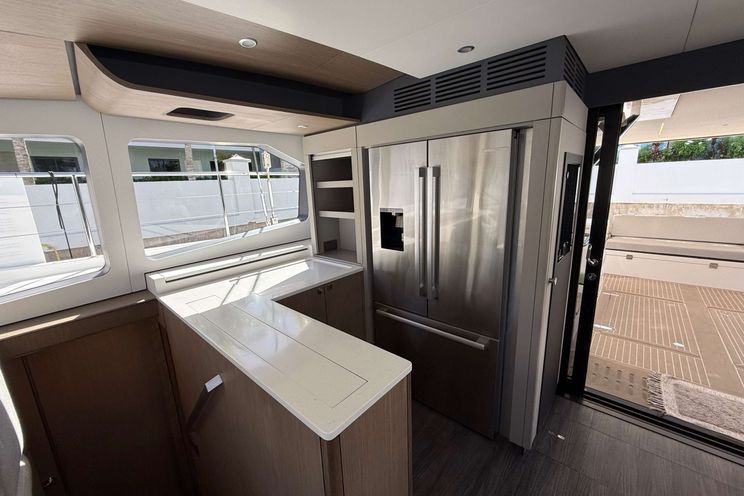 Charter Yacht FLYING WHALE - Xquisite Sixty Solar Sail - 2 Cabins - Nassau - Exumas - Bahamas