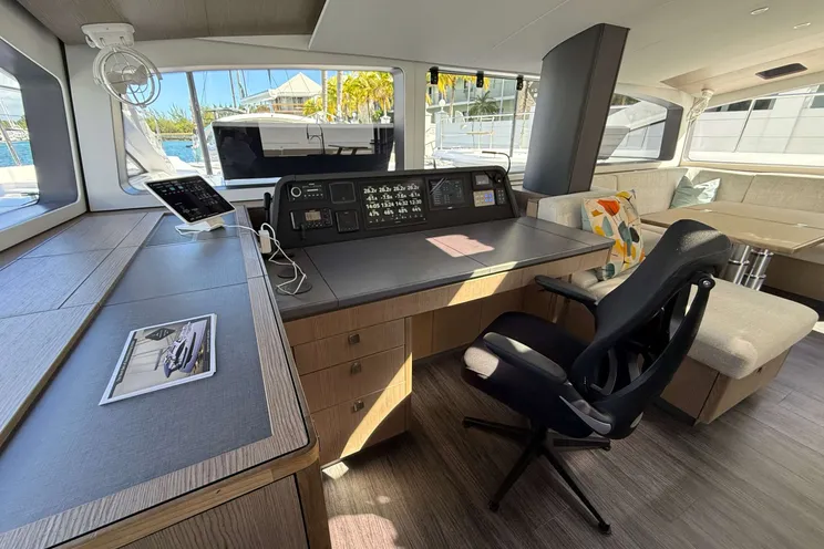 Charter Yacht FLYING WHALE - Xquisite Sixty Solar Sail - 2 Cabins - Nassau - Exumas - Bahamas