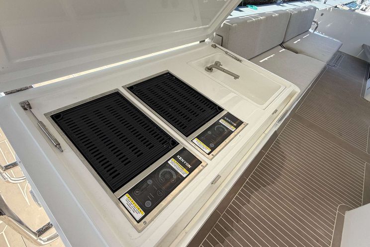 Charter Yacht FLYING WHALE - Xquisite Sixty Solar Sail - 2 Cabins - Nassau - Exumas - Bahamas