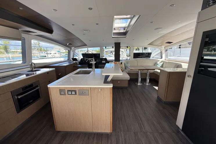 Charter Yacht FLYING WHALE - Xquisite Sixty Solar Sail - 2 Cabins - Nassau - Exumas - Bahamas