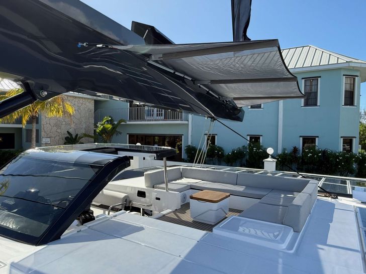 FLYING WHALE Xquisite Sixty Solar Sail - flybridge FLYING WHALE Xquisite Sixty Solar Sail - flybridge