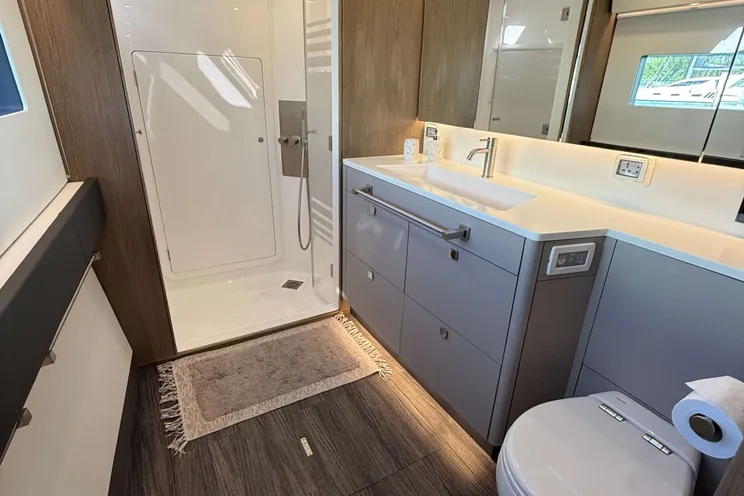 Charter Yacht FLYING WHALE - Xquisite Sixty Solar Sail - 2 Cabins - Nassau - Exumas - Bahamas