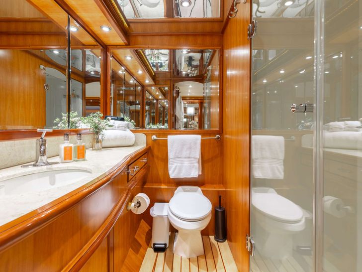 AURELIA President 87 - cabin bathroom AURELIA President 87 - cabin bathroom