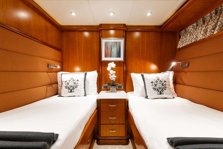 Charter Yacht AURELIA - President 87 - 4 Cabins - Nassau - Exumas - Bahamas