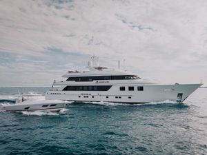 CROSSED SABRE - Burger 144 - 7 Cabins - Nassau - Exumas - Bahamas CROSSED SABRE - Burger 144 - 7 Cabins - Nassau - Exumas - Bahamas