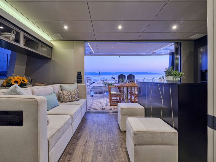 ADARA Sunreef 50 - saloon seating ADARA Sunreef 50 - saloon seating