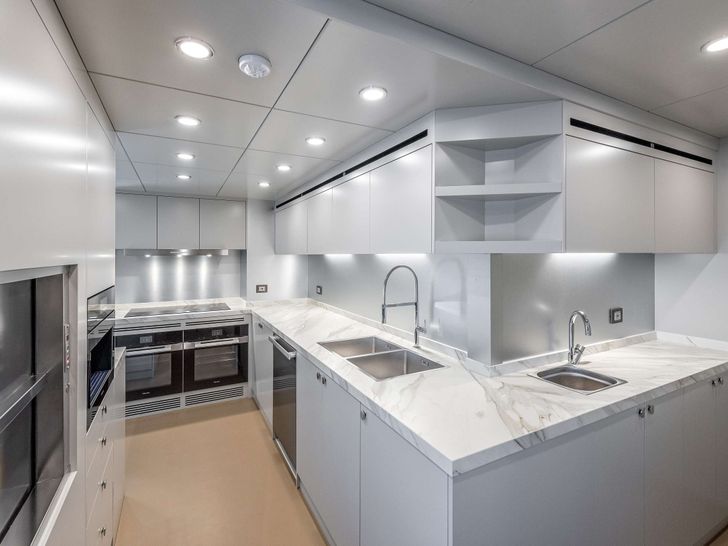 ROCKIT Numarine 37 XP - galley ROCKIT Numarine 37 XP - galley