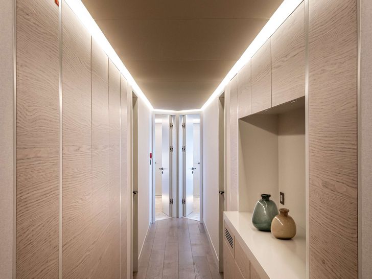 ROCKIT Numarine 37 XP - lower deck foyer ROCKIT Numarine 37 XP - lower deck foyer