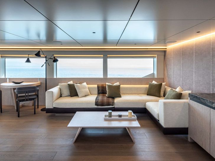 ROCKIT Numarine 37 XP - sky lounge seating ROCKIT Numarine 37 XP - sky lounge seating