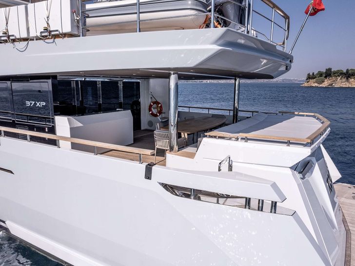 ROCKIT Numarine 37 XP - aft view ROCKIT Numarine 37 XP - aft view