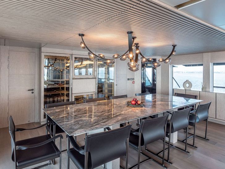 ROCKIT Numarine 37 XP - main dining area ROCKIT Numarine 37 XP - main dining area