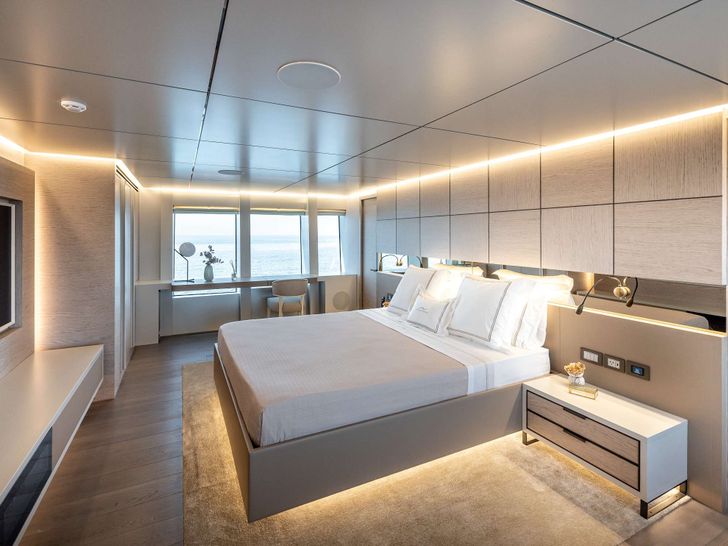 ROCKIT Numarine 37 XP - master cabin ROCKIT Numarine 37 XP - master cabin