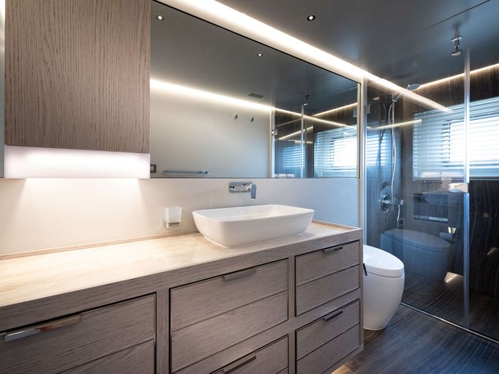 ROCKIT Numarine 37 XP - VIP cabin bathroom ROCKIT Numarine 37 XP - VIP cabin bathroom