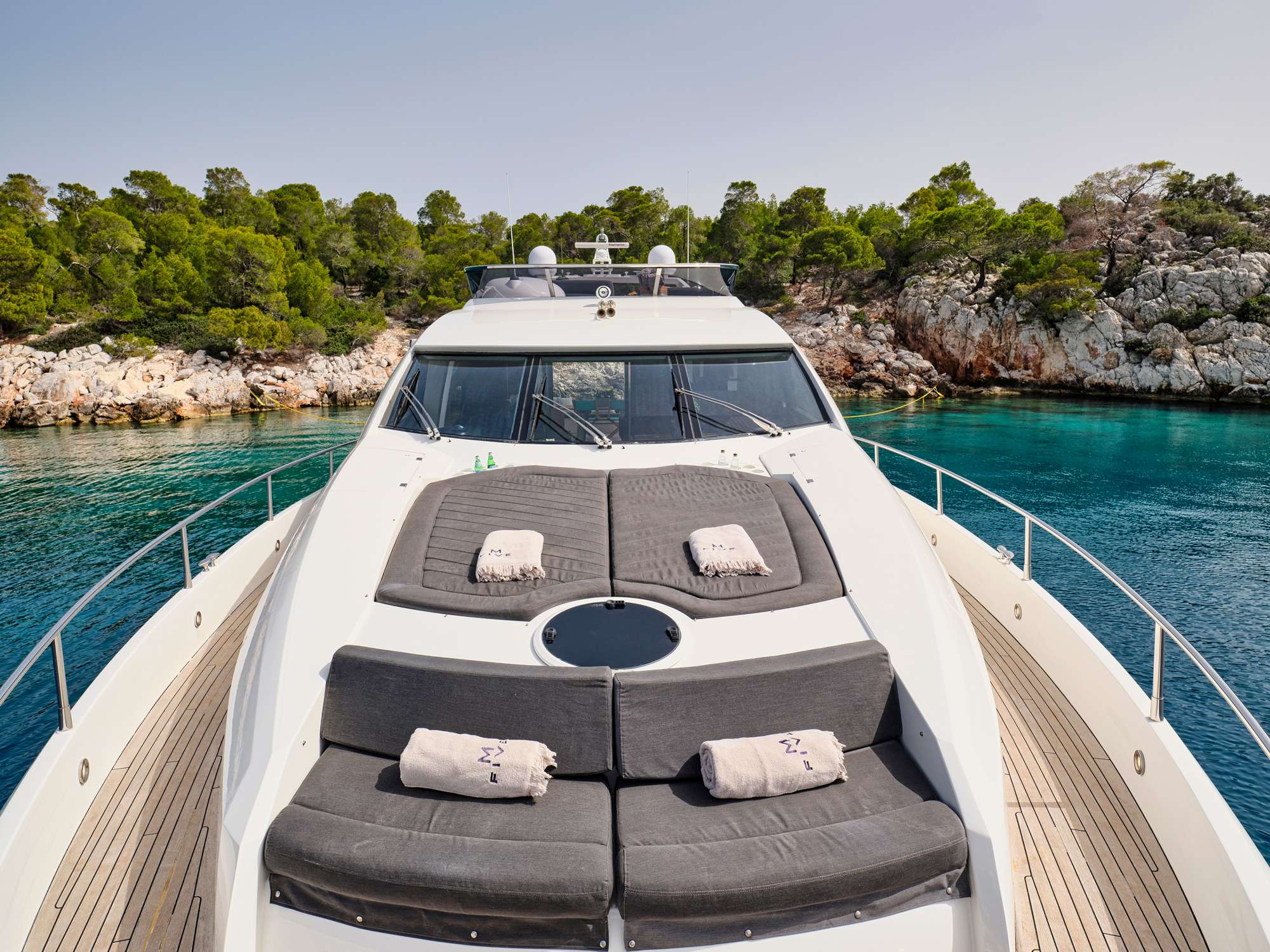 M FIVE Sunseeker 75 Yacht - foredeck sunbathing area
