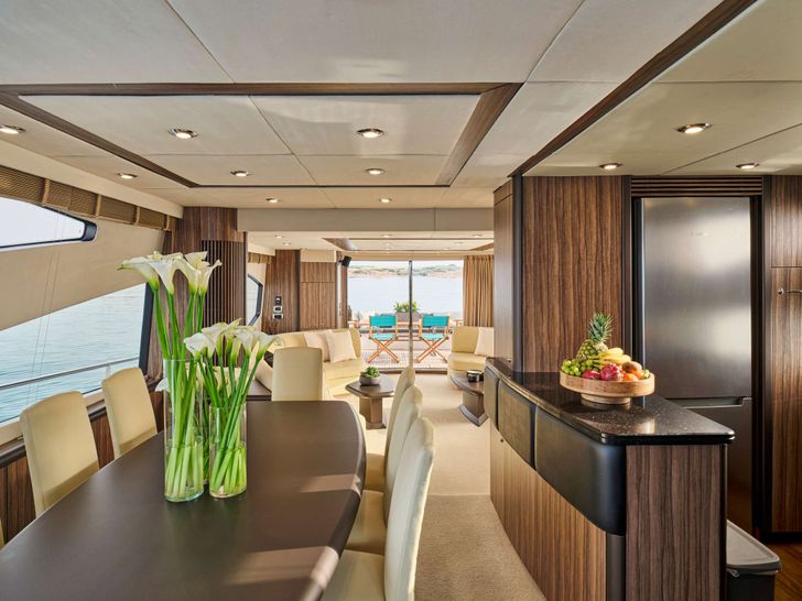 M FIVE Sunseeker 75 Yacht - main dining area M FIVE Sunseeker 75 Yacht - main dining area
