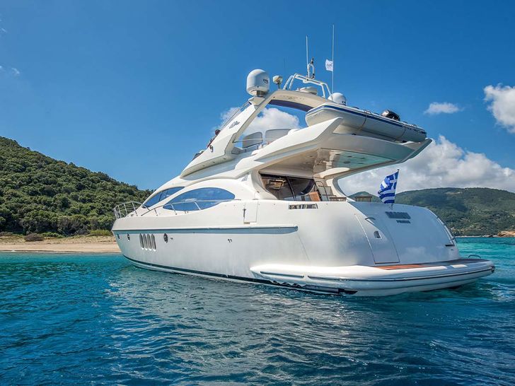 MANU Azimut 68 - aft view MANU Azimut 68 - aft view