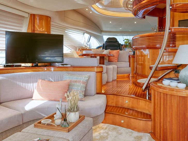MANU Azimut 68 - main saloon MANU Azimut 68 - main saloon