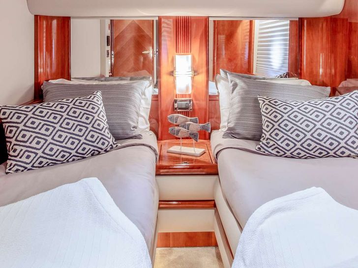 MANU Azimut 68 - twin cabin 1 MANU Azimut 68 - twin cabin 1