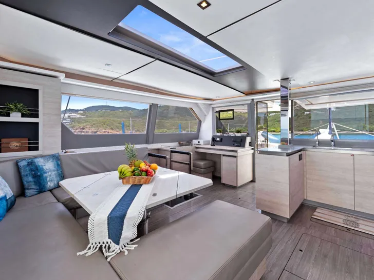 ONE II LOVE Leopard 50 - Saloon Dining ONE II LOVE Leopard 50 - Saloon Dining