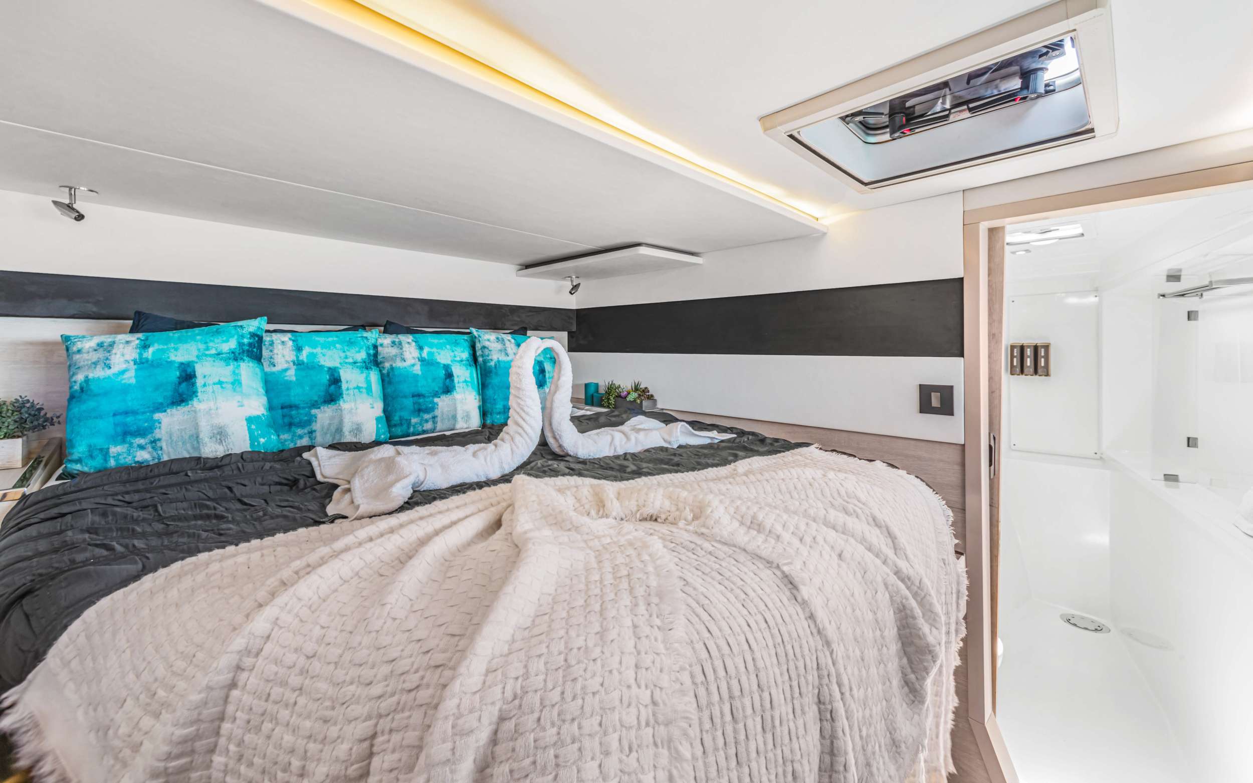 ONE II LOVE Leopard 50 - Cabin 3