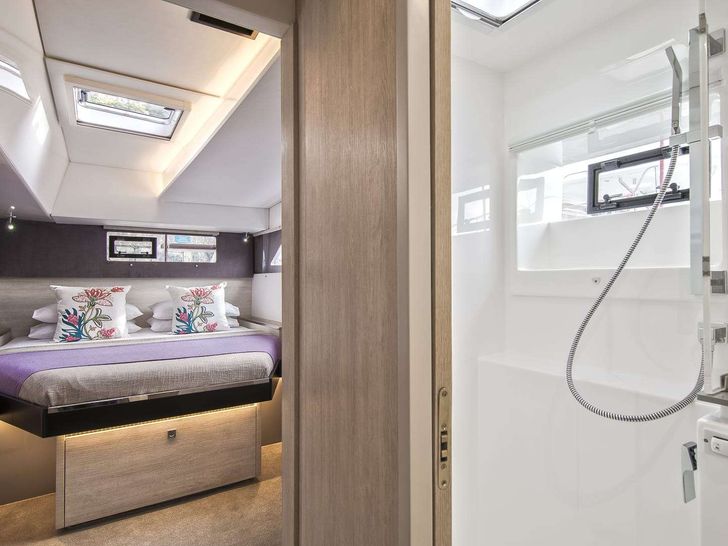 ONE II LOVE Leopard 50 - cabin 2 and bathroom ONE II LOVE Leopard 50 - cabin 2 and bathroom