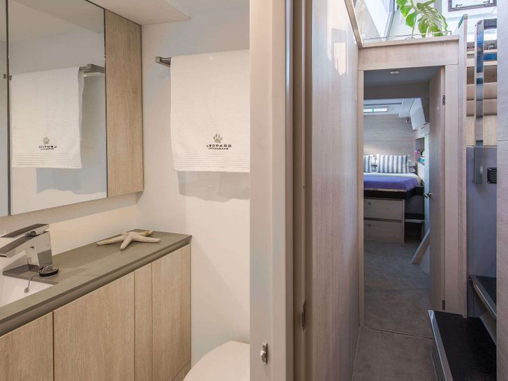 ONE II LOVE Leopard 50 - cabin 2 lavatory ONE II LOVE Leopard 50 - cabin 2 lavatory