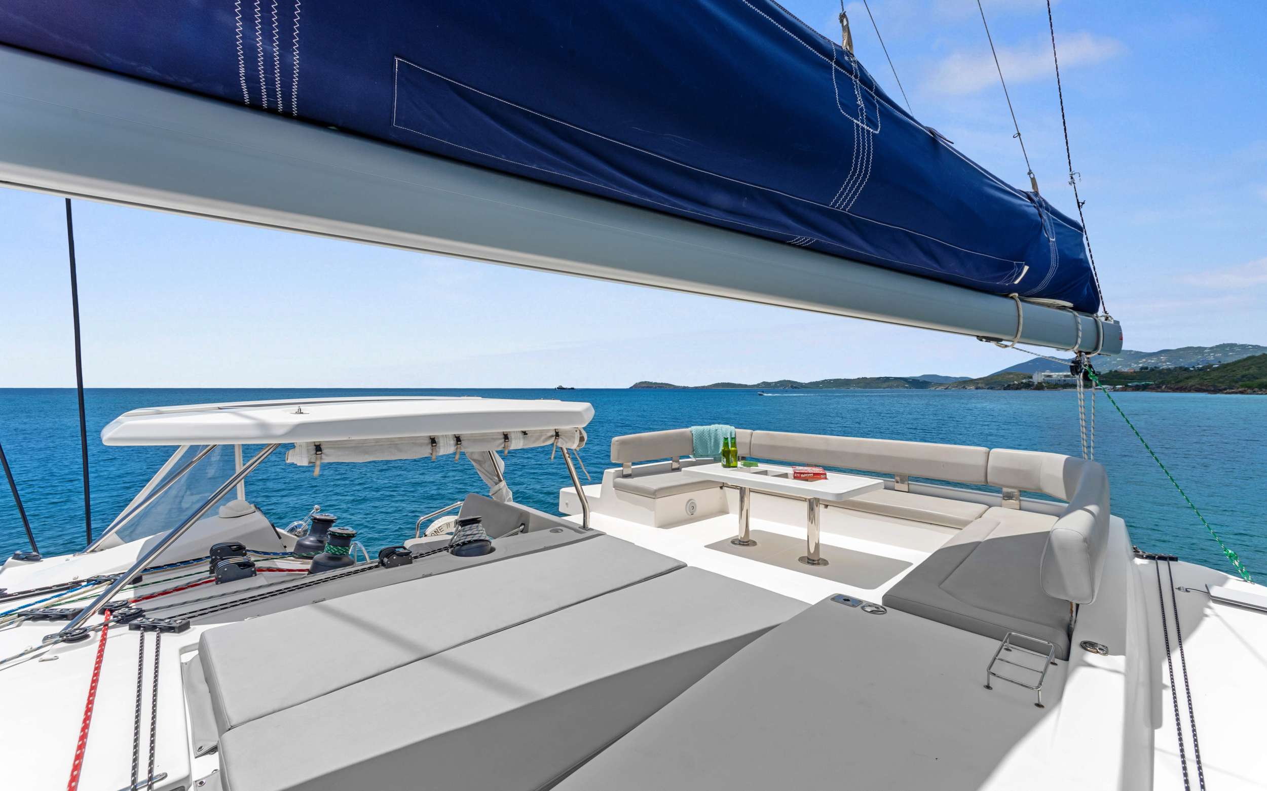 ONE II LOVE Leopard 50 - Flybridge Sun Beds