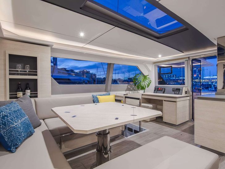 ONE II LOVE Leopard 50 - saloon seating ONE II LOVE Leopard 50 - saloon seating