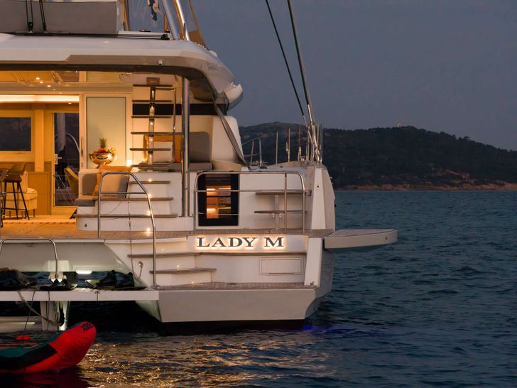 LADY M Lagoon 60 Stern LADY M Lagoon 60 Stern
