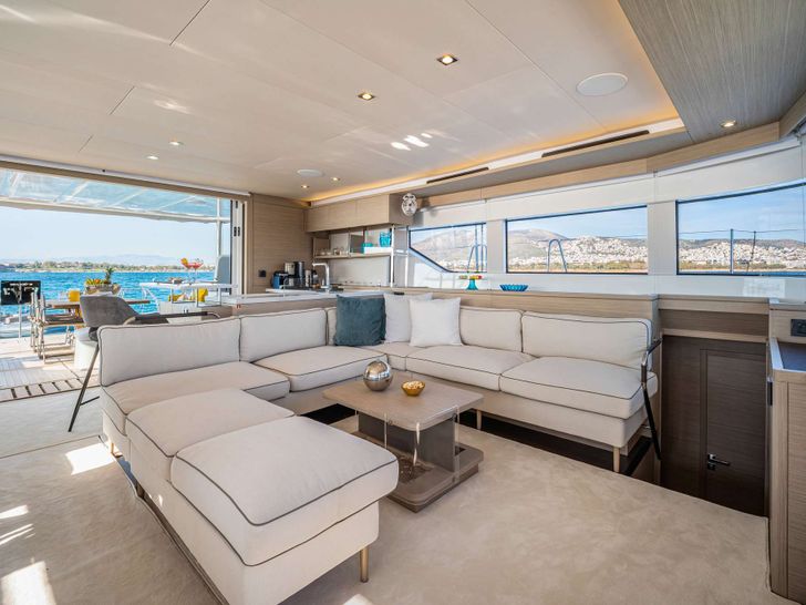 LADY M Lagoon 60 Saloon LADY M Lagoon 60 Saloon
