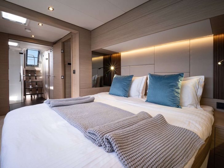 LADY M Lagoon 60 Master Suite LADY M Lagoon 60 Master Suite